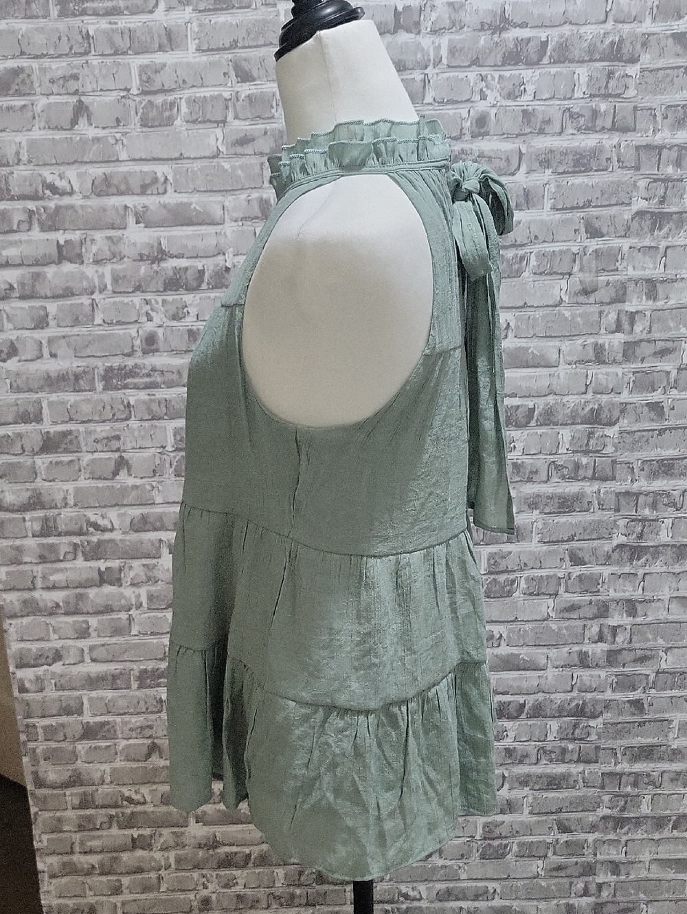 indigo soul Sage Green Ruffle Neck Tie-Back Tiered Sleeveless Tunic Top Size S